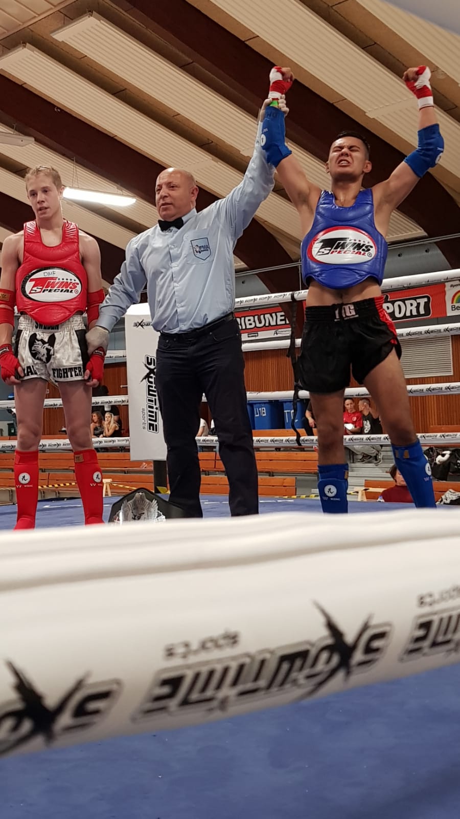 Otroligt glad Mimo över Finalvinsten.