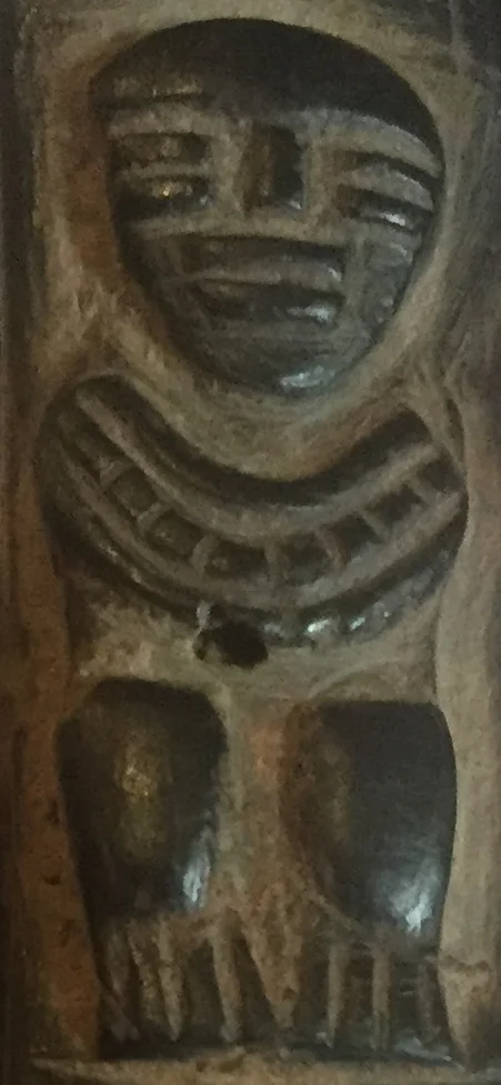 The male figure doesn't have a triangle carved above the necklace.