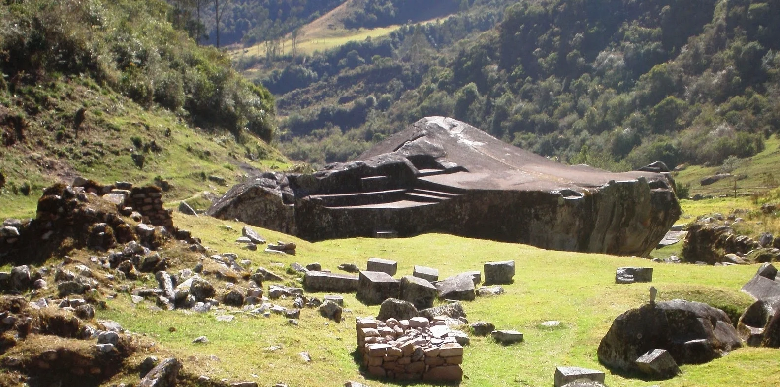 White Rock (Yurak Rumi in Quechua) the legendary home of the great Yurak Rumi Inca Oracle. Looking south.