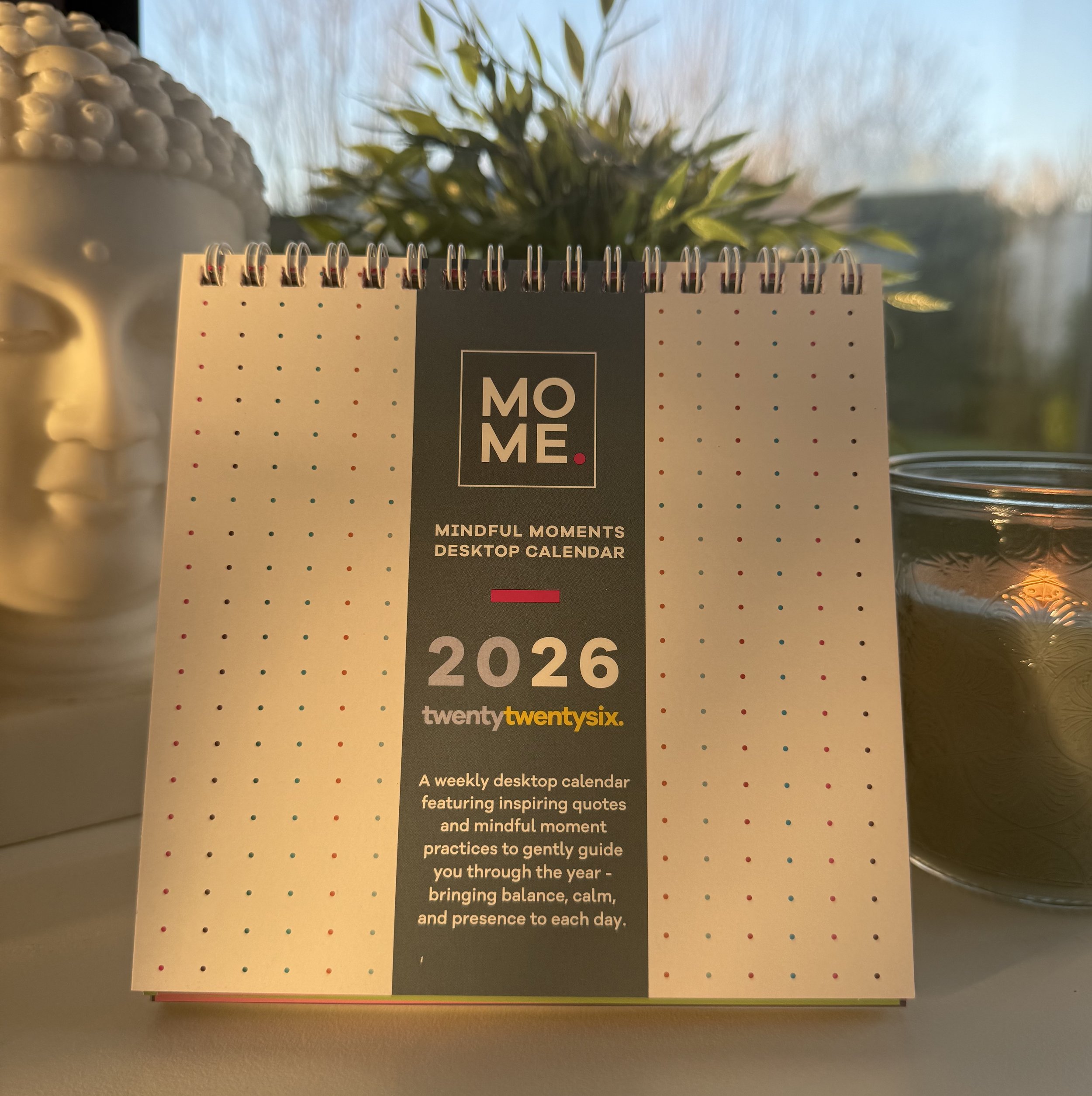 MoMe Weekly Desktop Calendar 2026