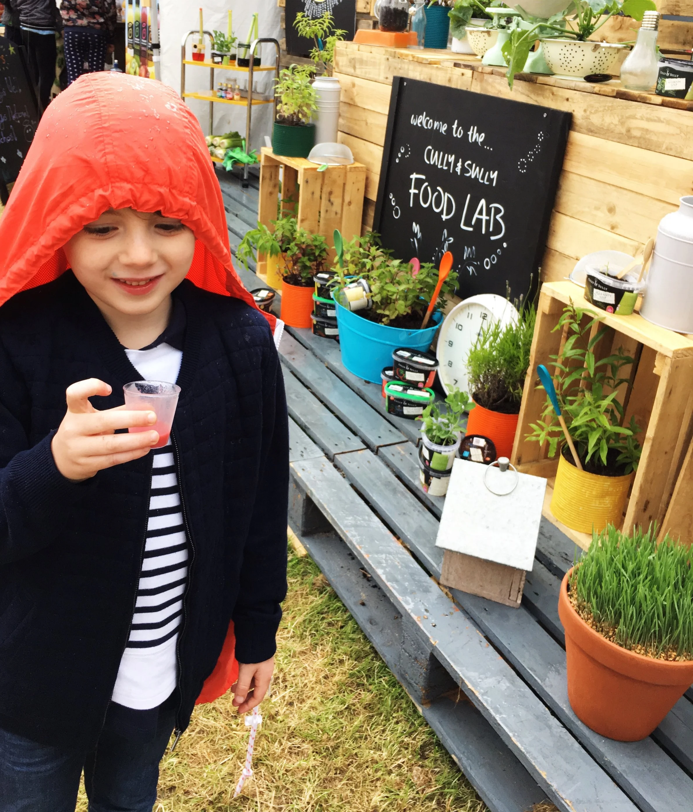 Checking out the Cully and Sully Food Lab in the rain!