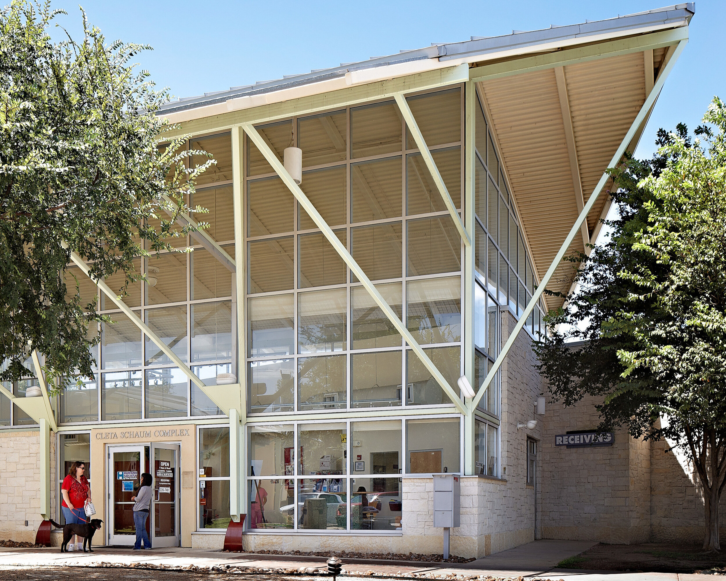  This award-winning, high-profile facility can hold approximately 200 animals at any time and features two canine pavilions, a feline pavilion, a “puppy palace,” and a special needs area. 