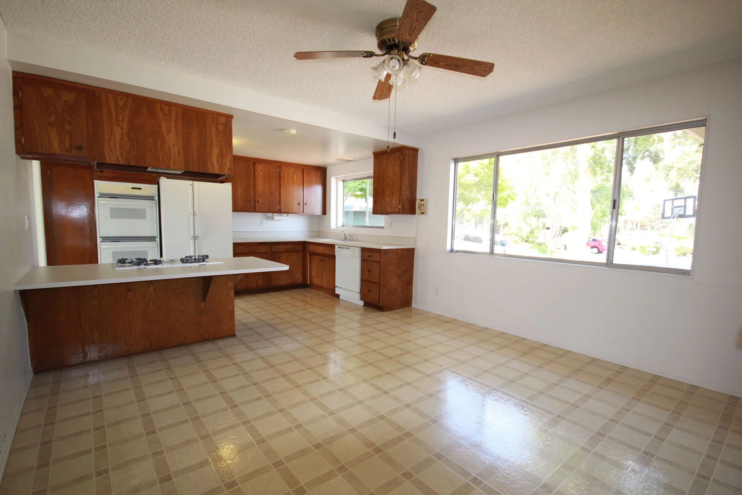 6582Camino_Venturoso_kitchen.jpg