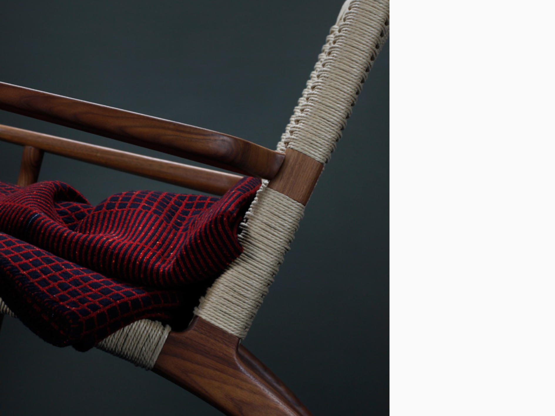 Eleanor_Pritchard_Cairnfiled_blanket_on_CH25_chair_by_Wegner_for_Carl_Hansen.jpg