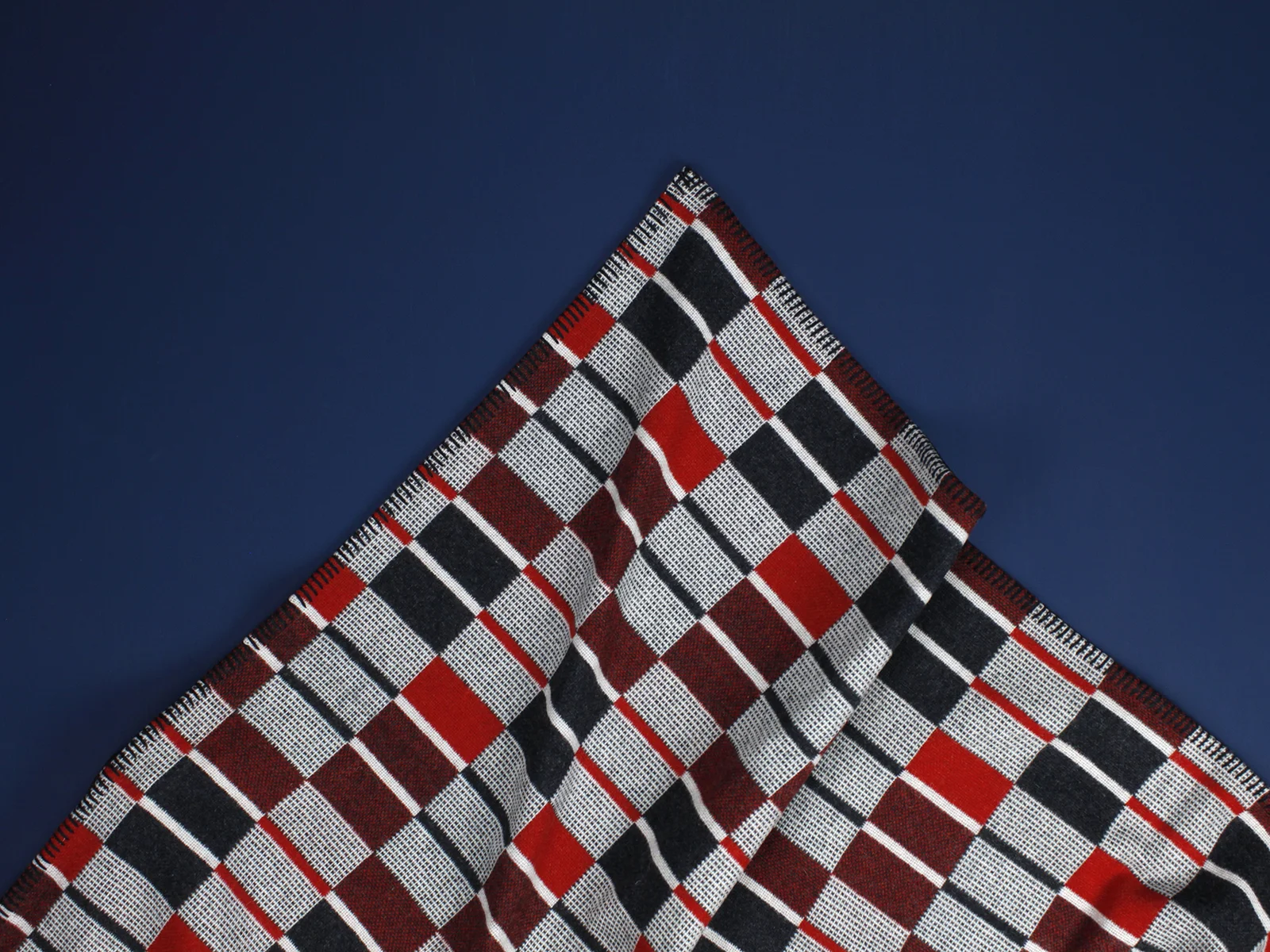 Eleanor_Pritchard_Canasta_blanket_1.jpg