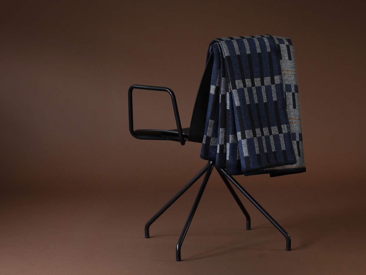 Eleanor_Pritchard_Dovetail_Granite_blanket_for_Tate_on_Unnia_Chair_by_Simon_Pengelly_for_InClass_photo_Elliott_Denny_MR.jpg