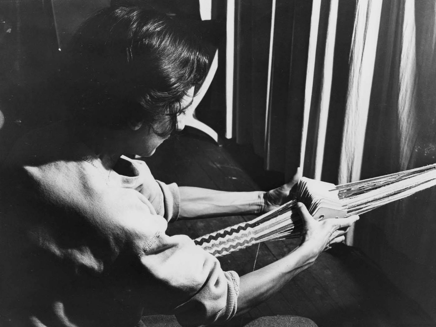 anni_albers_card_weaving_at_black_mountain_college.jpg