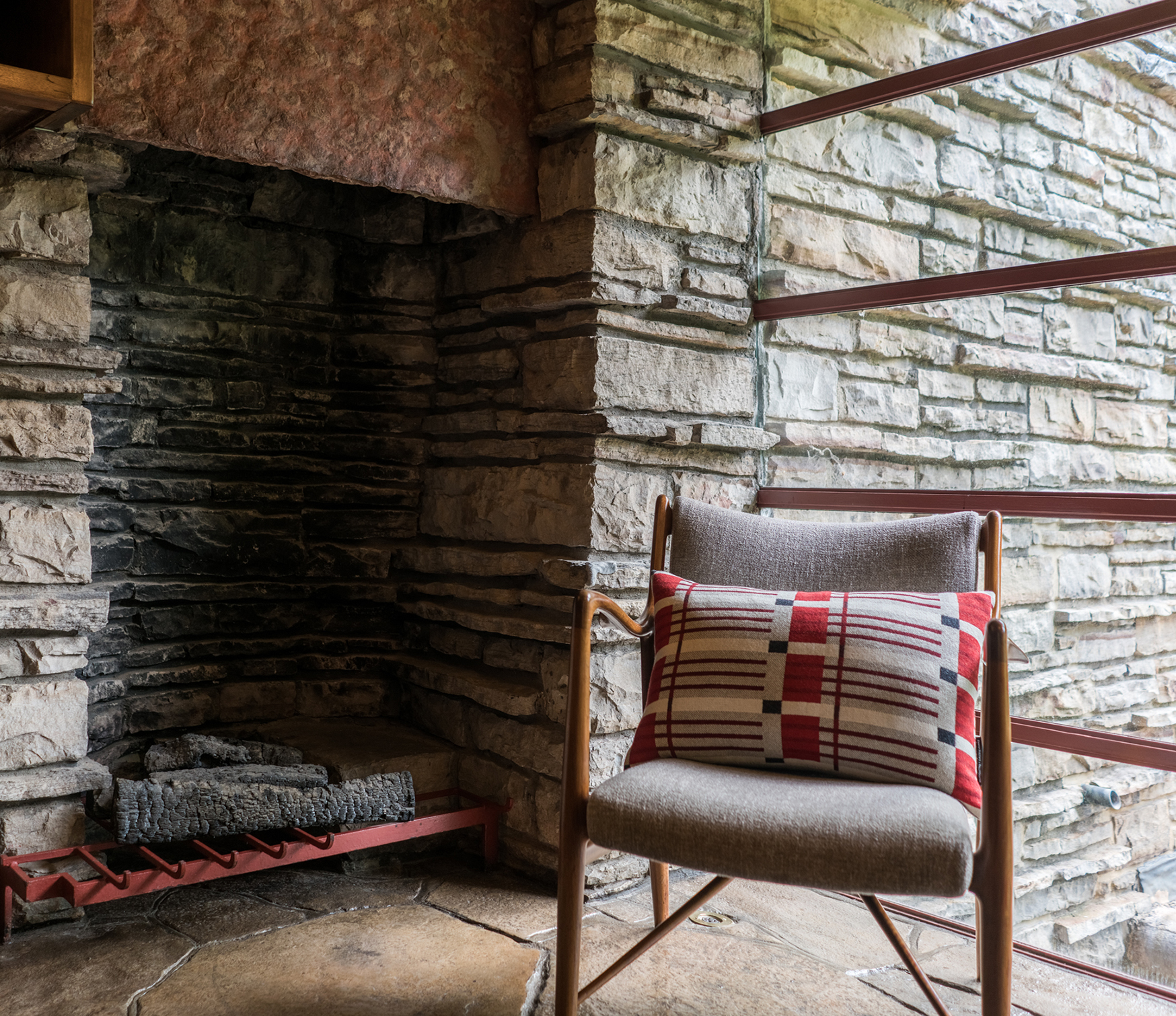 Fallingwater_Ffenestr_Chair_1_crop.jpg