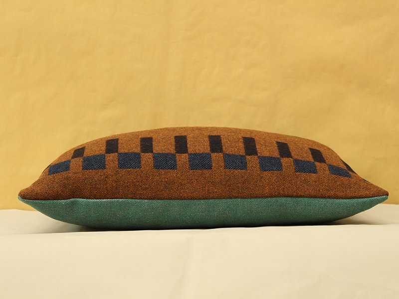 Eleanor_Pritchard_Dovetail_tobacco_sea_green_cushion_01_4x3_web.jpg
