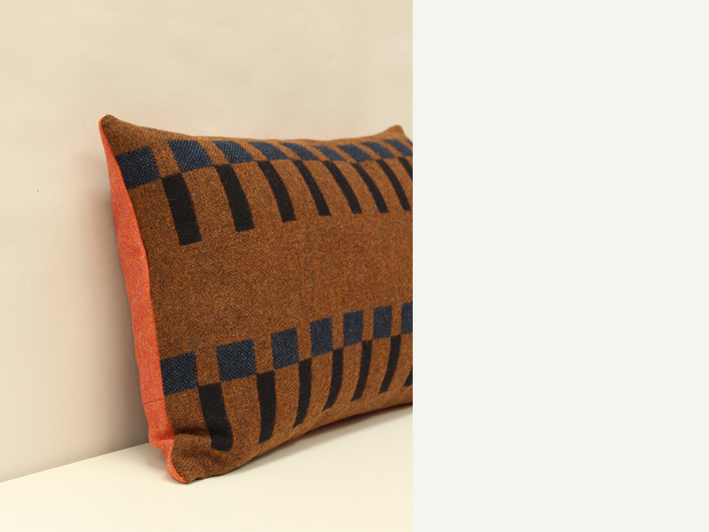 Eleanor_Pritchard_Dovetail_tobacco_cream_of_tomato_cushion_03_web.jpg