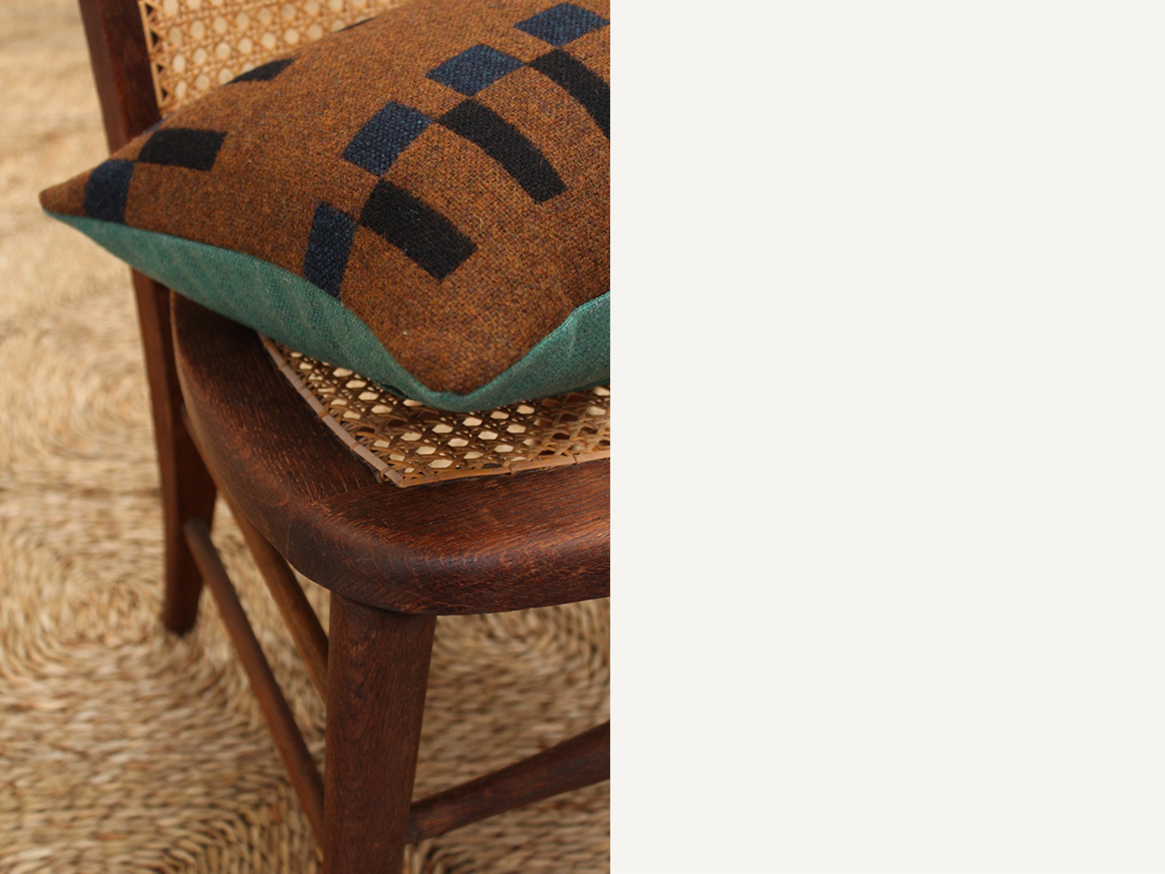 Eleanor_Pritchard_dovetail_cushion_studio_2_web.jpg