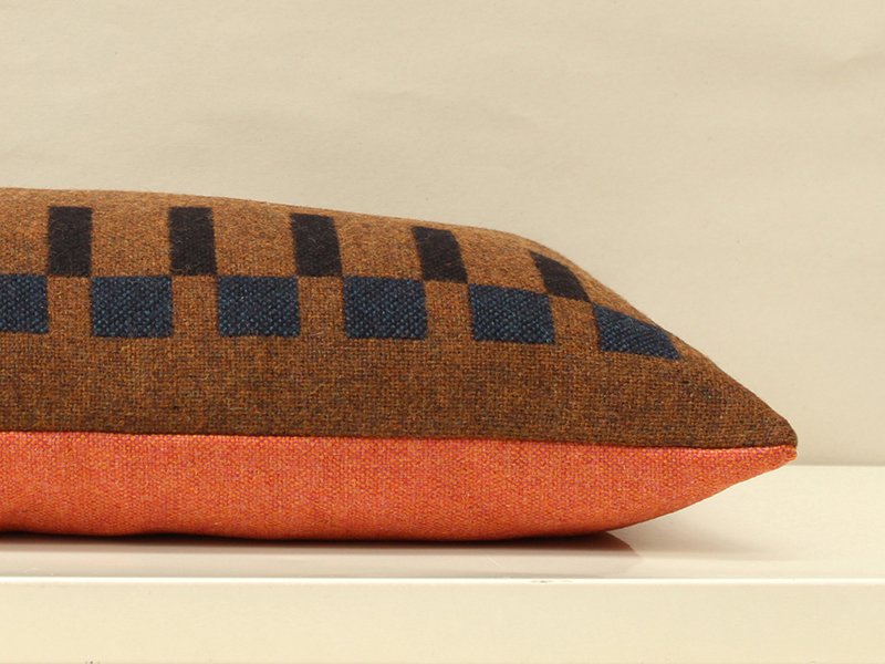 Eleanor_Pritchard_Dovetail_tobacco_cream_of_tomato_cushion_01_4x3_web.jpg