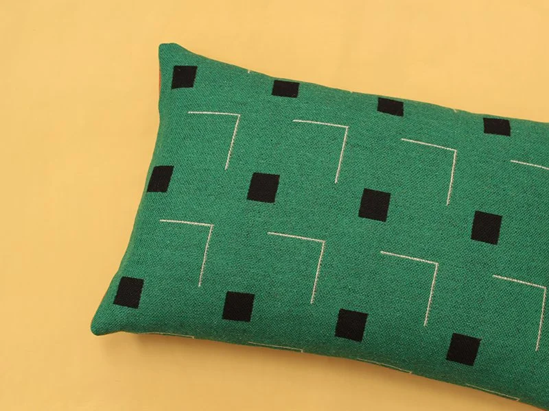 Eleanor_Pritchard_Lawn_cream_of_tomato_cushion_06.jpg