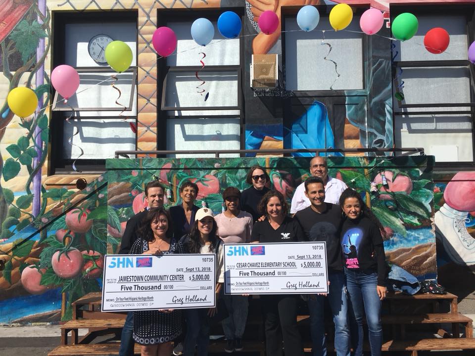 Jamestown Inició el Mes de la Herencia Latina con El Elenco de ON YOUR FEET!