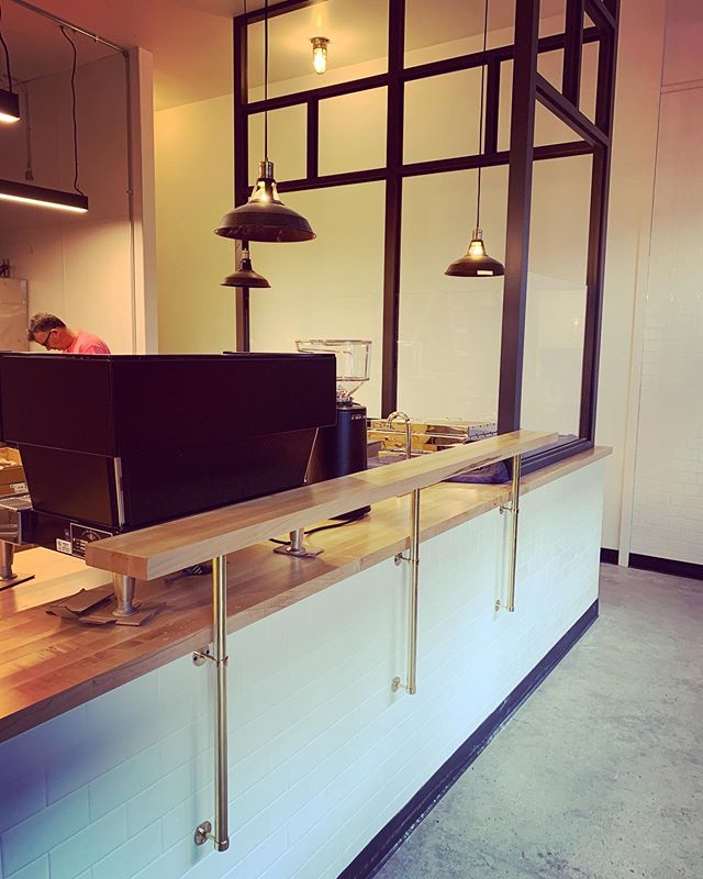 Details coming together - my favorite part! @bentleysbagels @carpentrypdx .
.
.
.
#pdxdesign #bakery #bagels #interiordesign #interiors #brass