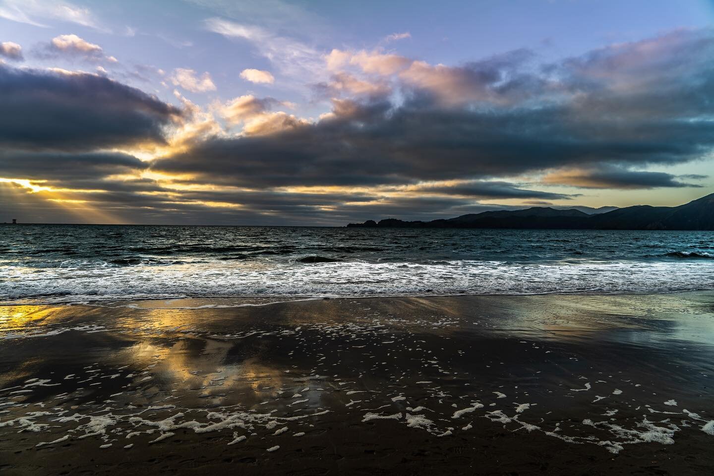 What a beautiful sunset at #baker #beach #sony #sonyalpha #zeiss #sanfrancisco #california