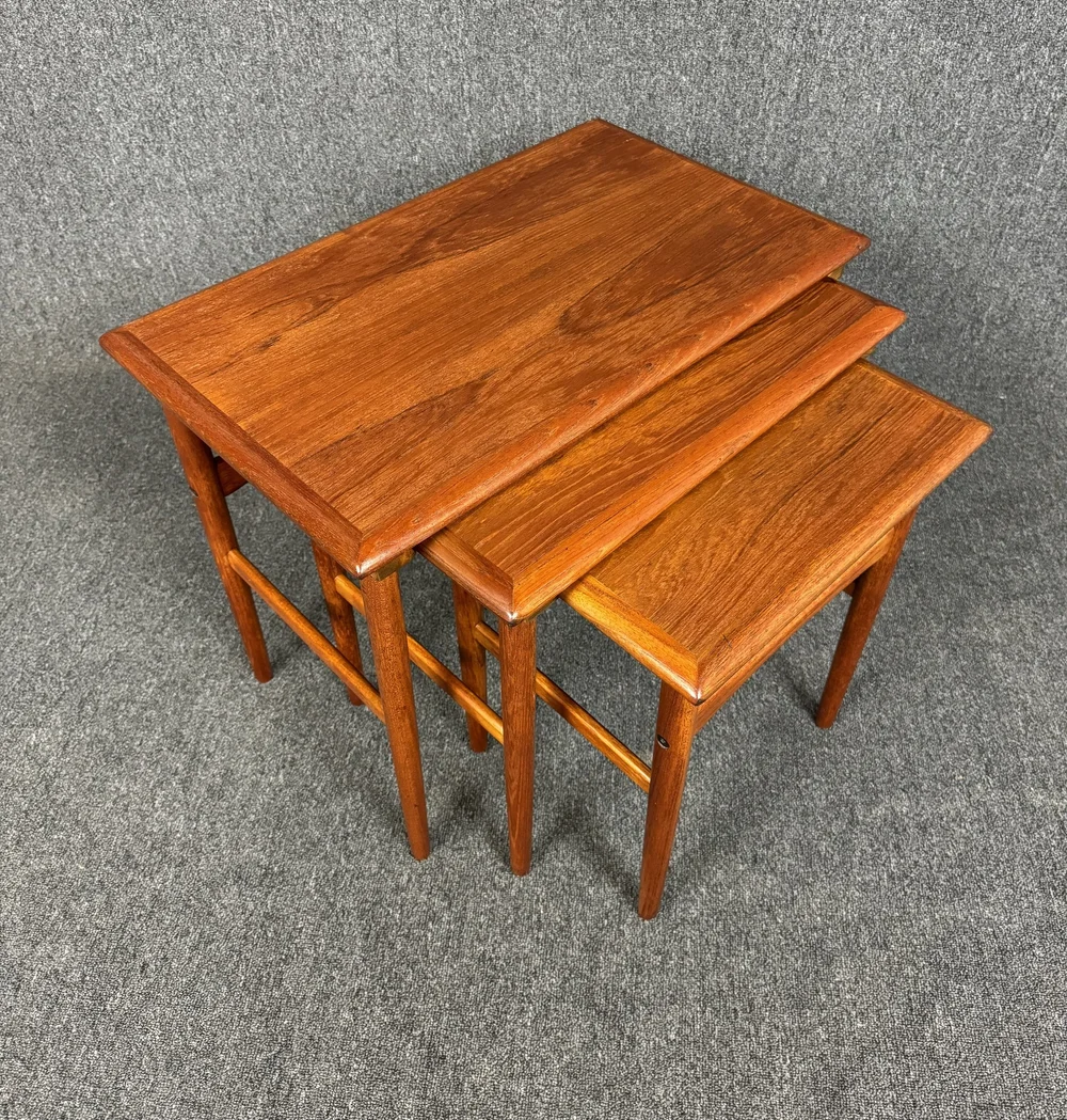 Denmark teak テーブル Set of Vintage Danish Mid Century Modern Teak Nesting Tables