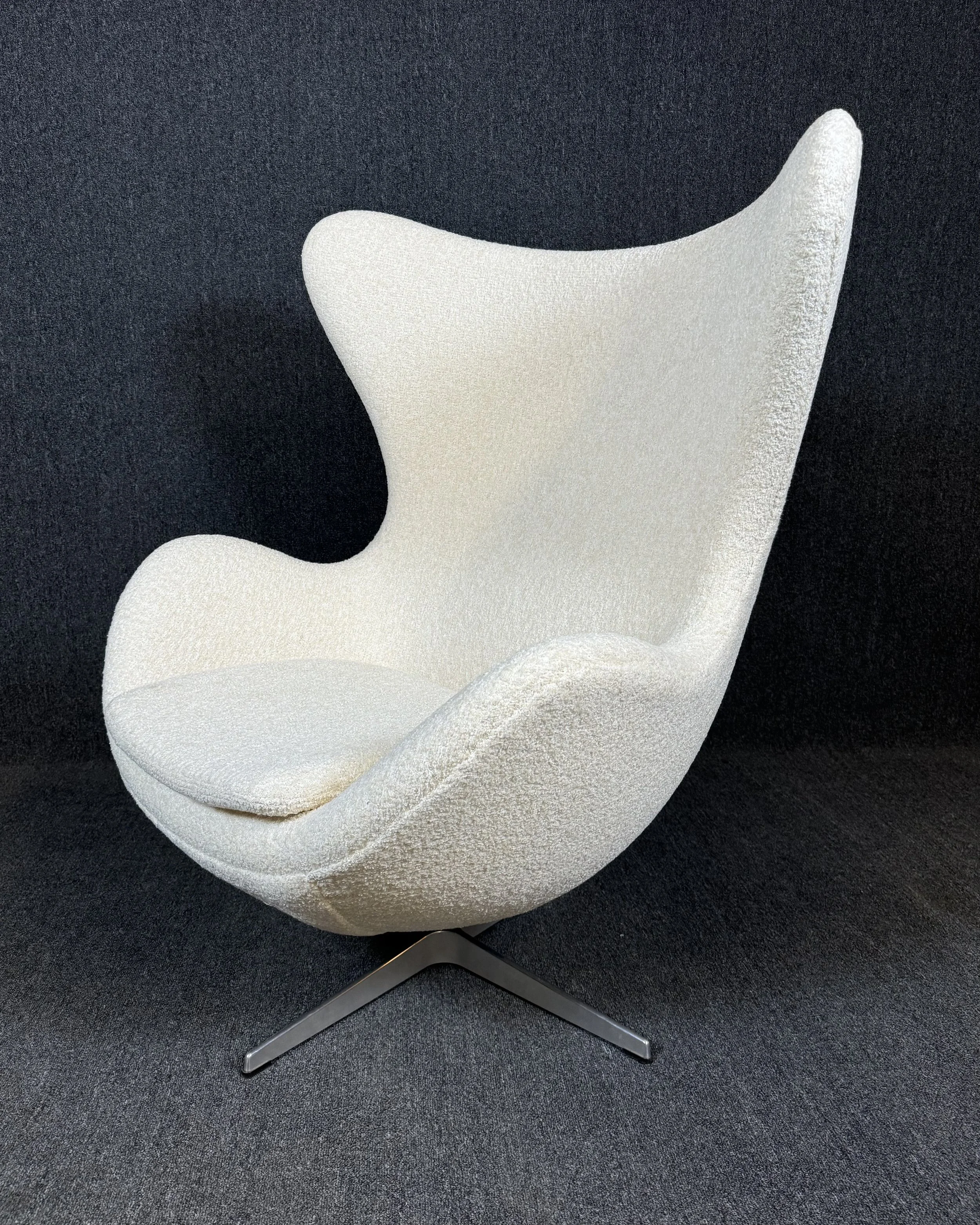 Vintage Danish Modern Egg Chair in Bouclé by Arne Jacobsen for Fritz Hansen3.jpeg