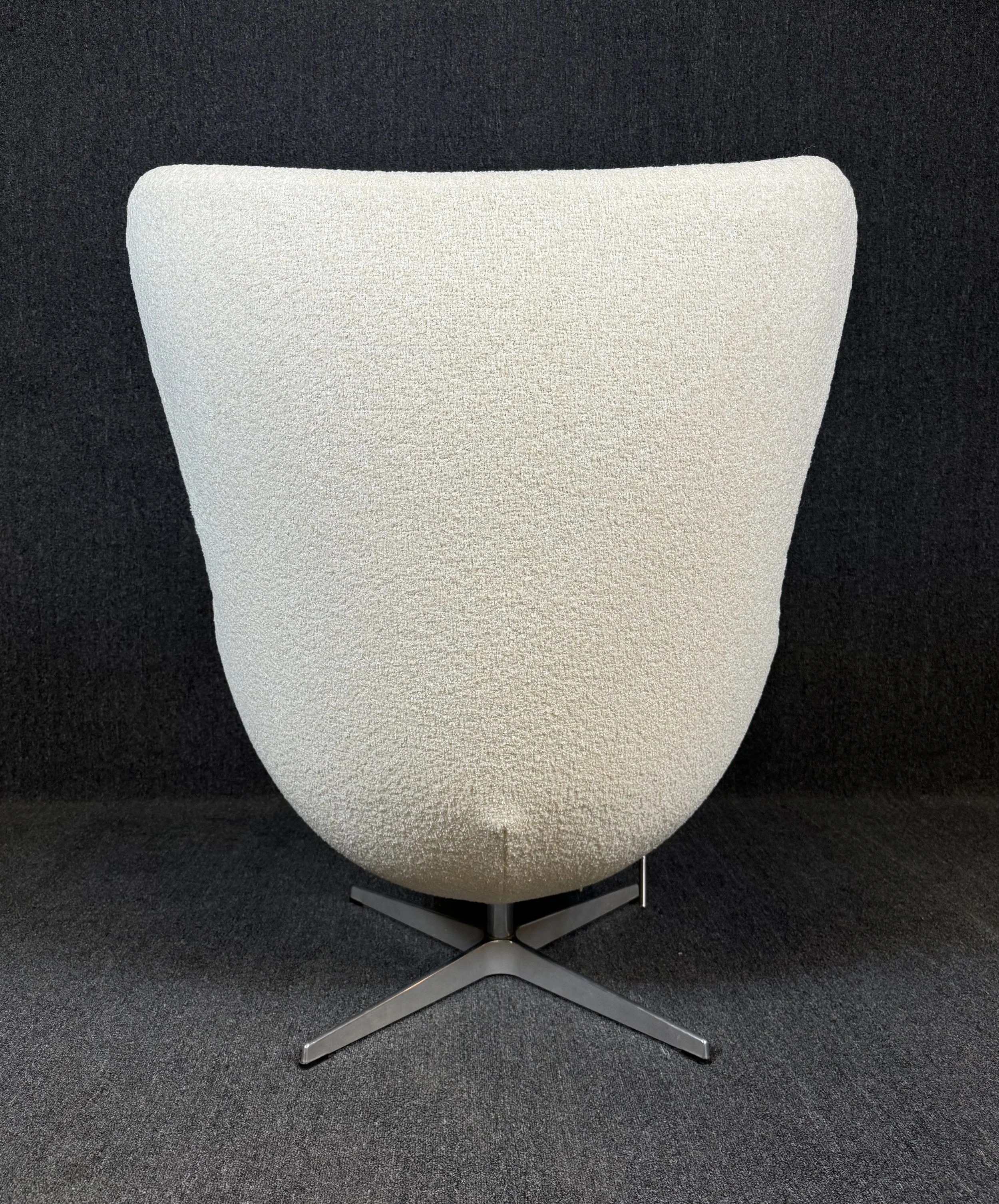 Vintage Danish Modern Egg Chair in Bouclé by Arne Jacobsen for Fritz Hansen4.jpeg