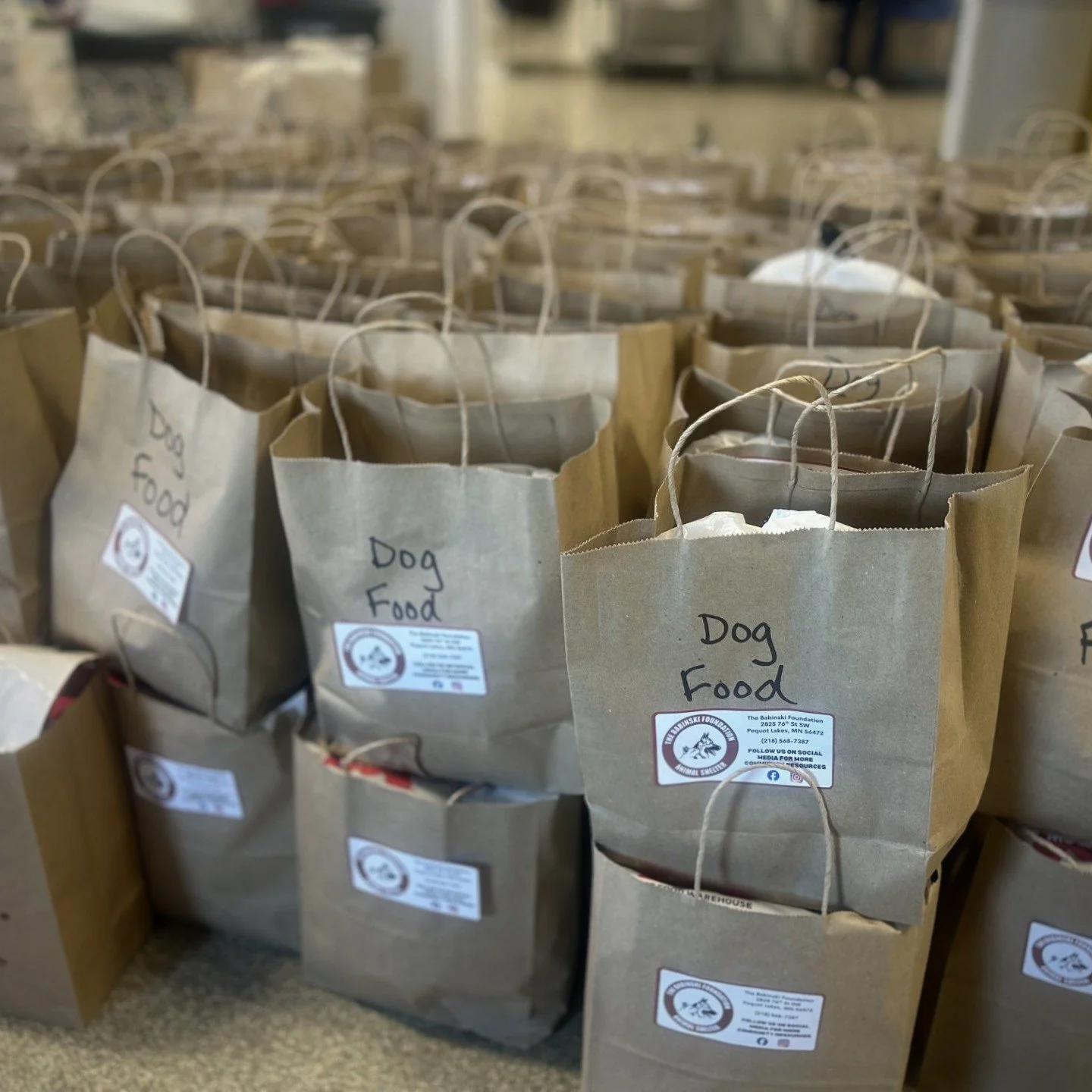 🐾 Pet Pantry Update 🐾
We are thrilled to be completing our first pet food stocking at the @lakesarea_foodshelf  tomorrow, February 3rd! Our incredible volunteers have already prepped about 200 bags of pet food for our community. To kick off this in