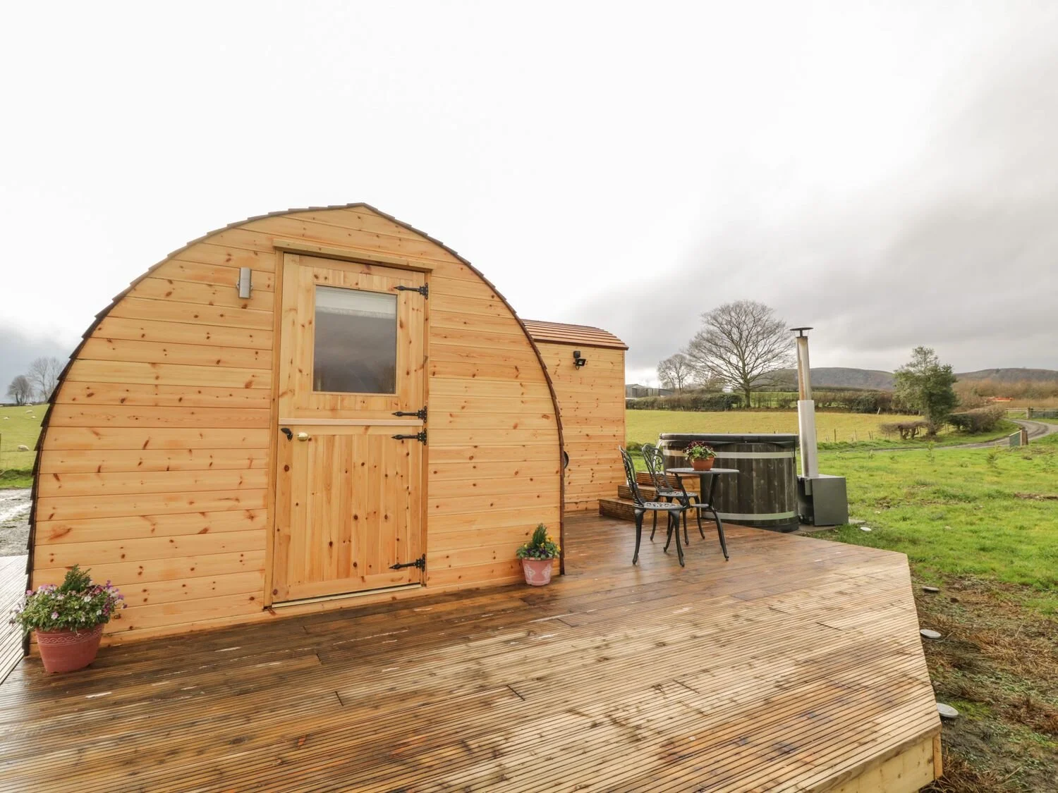 Embden Pod - Powys romantic escape.jpeg