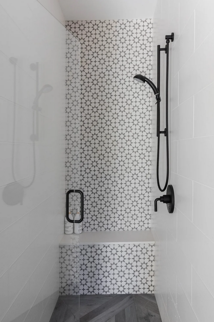Barn_LAH_shower_2025.png