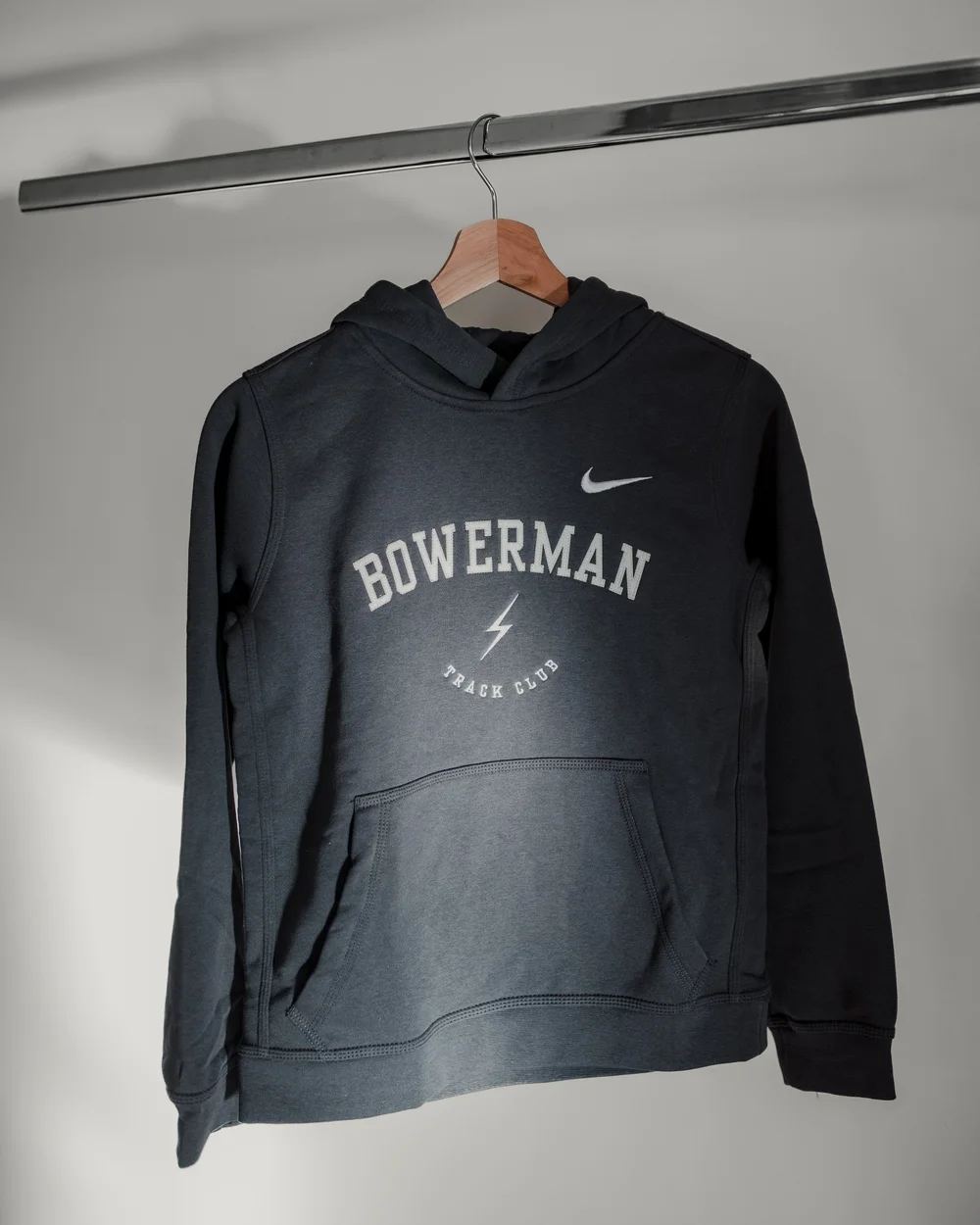NIKE Bowerman Track club Coach パーカ Youth Club Member Fleece Hoodie — Bowerman Track Club