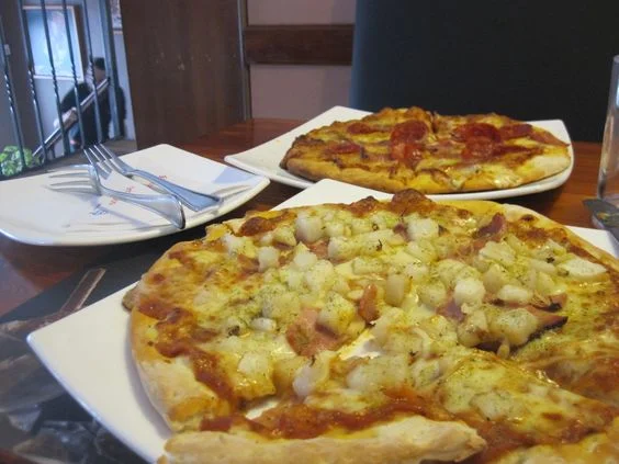 Tutto Freddos is a volunteer favorite! Tutto Freddos is a very nice pizza restaurant in downtown Cuenca. We recommend getting Fiora Vanti (soda) to wash it down! 