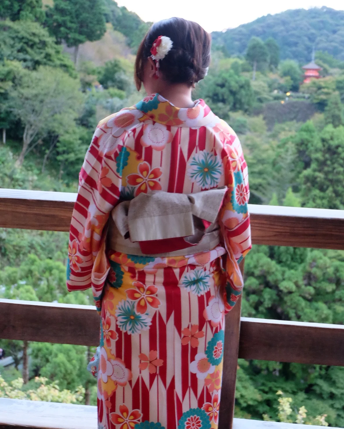 Women in colorful kimonos at Kiyomizu-Dera