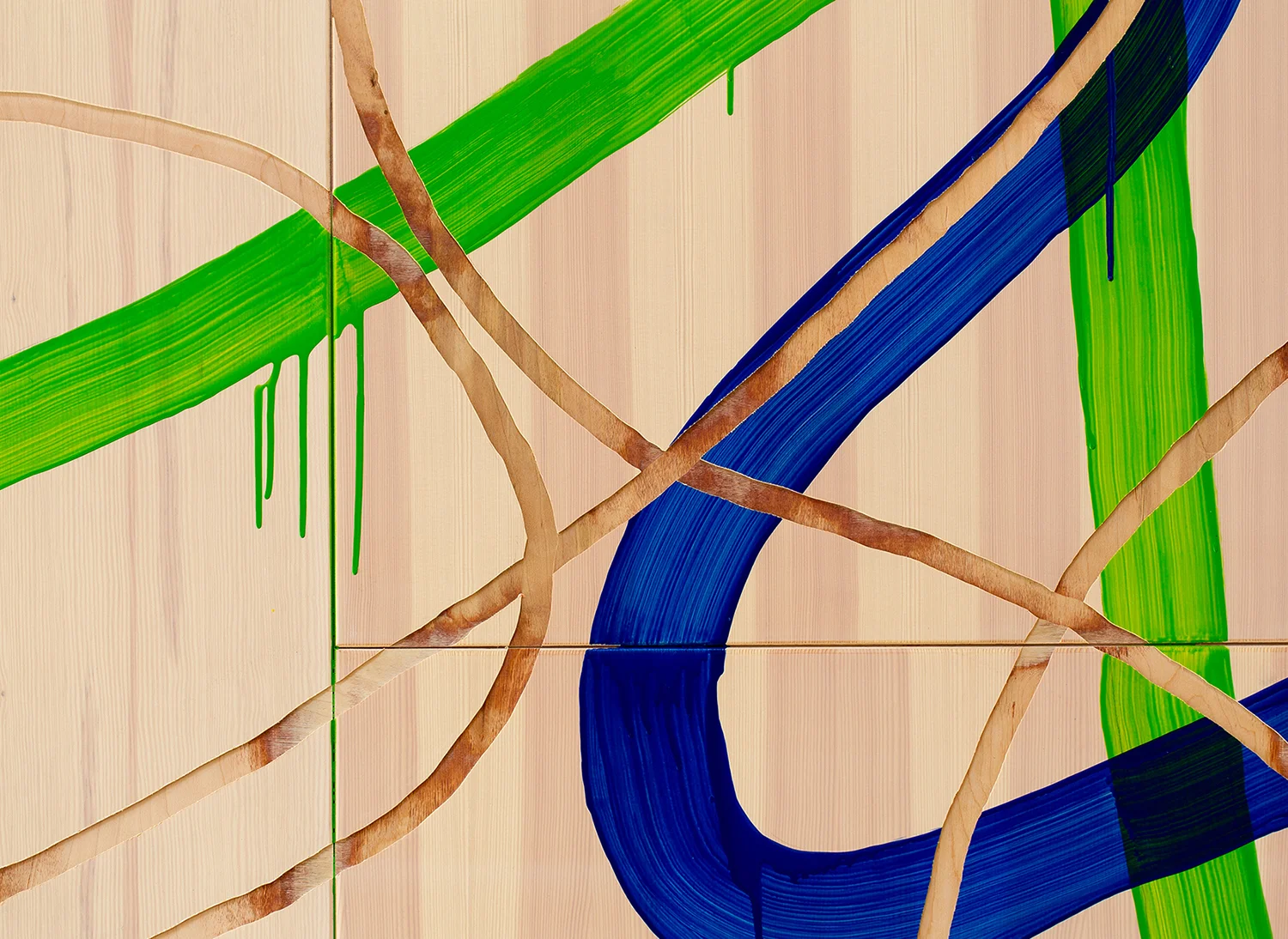 Utsnitt: Håndfreste linjer og maling på vegg.Foto: Håkon Øvermo