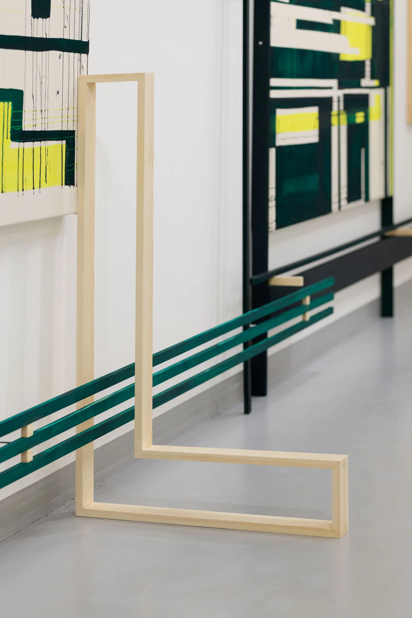 “Skisser til veggarbeid” Installation photos from solo exhibition, Sandnes Kunstforening 2019 Acrylic on raw canvas, wood and MDF approx. 700 cm x 250 cm Photos: Erik Sæter Jørgensen