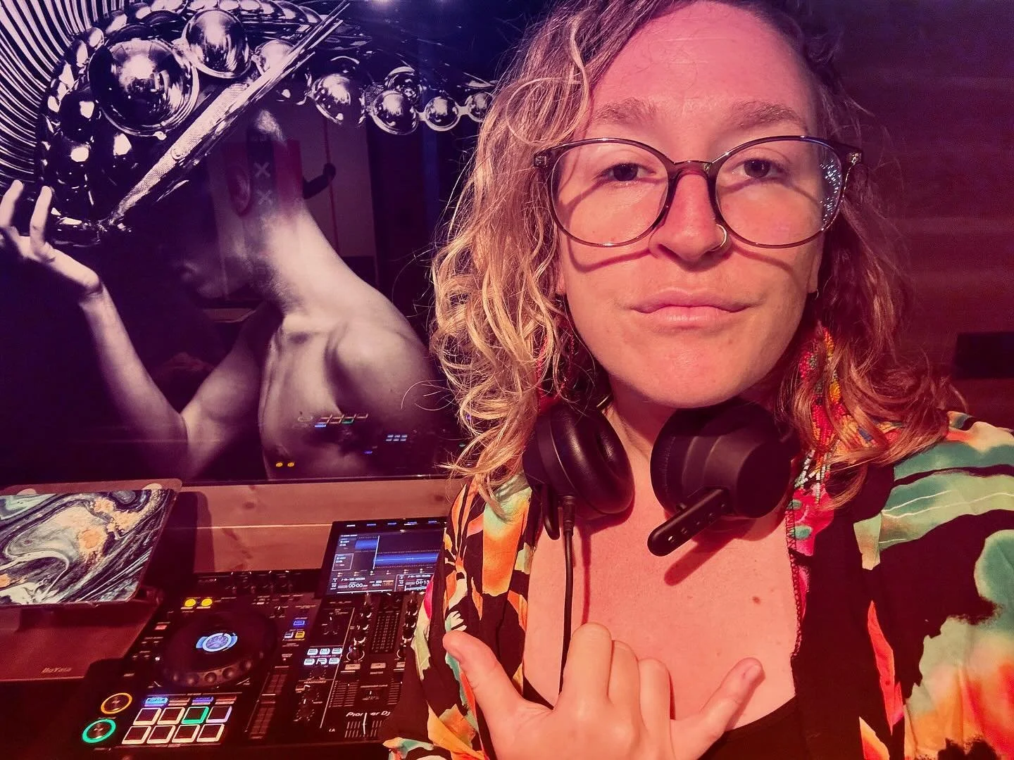 Back in the studio.
Me and bro are ready.
Let&rsquo;s do this. 🎧💥

#honeyfroth
#gladiator
#soundalchemy
#creatrix
#stoicenthusiasm