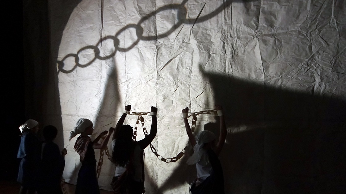 Everett MS student shadow play performance