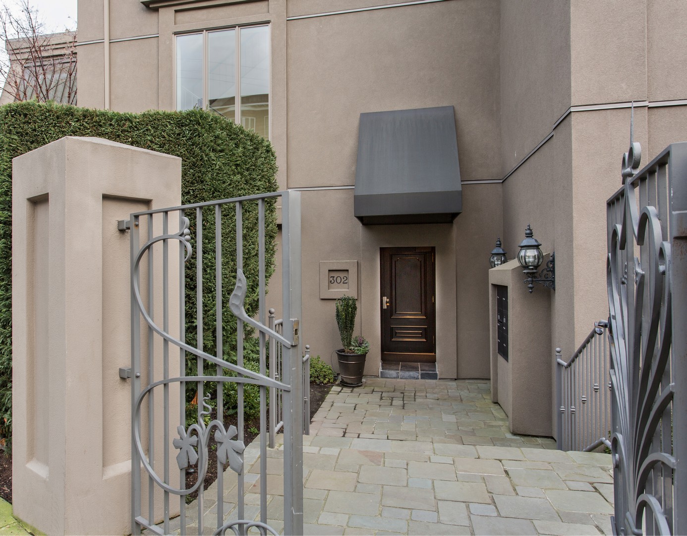 Front Entry_tn.jpg