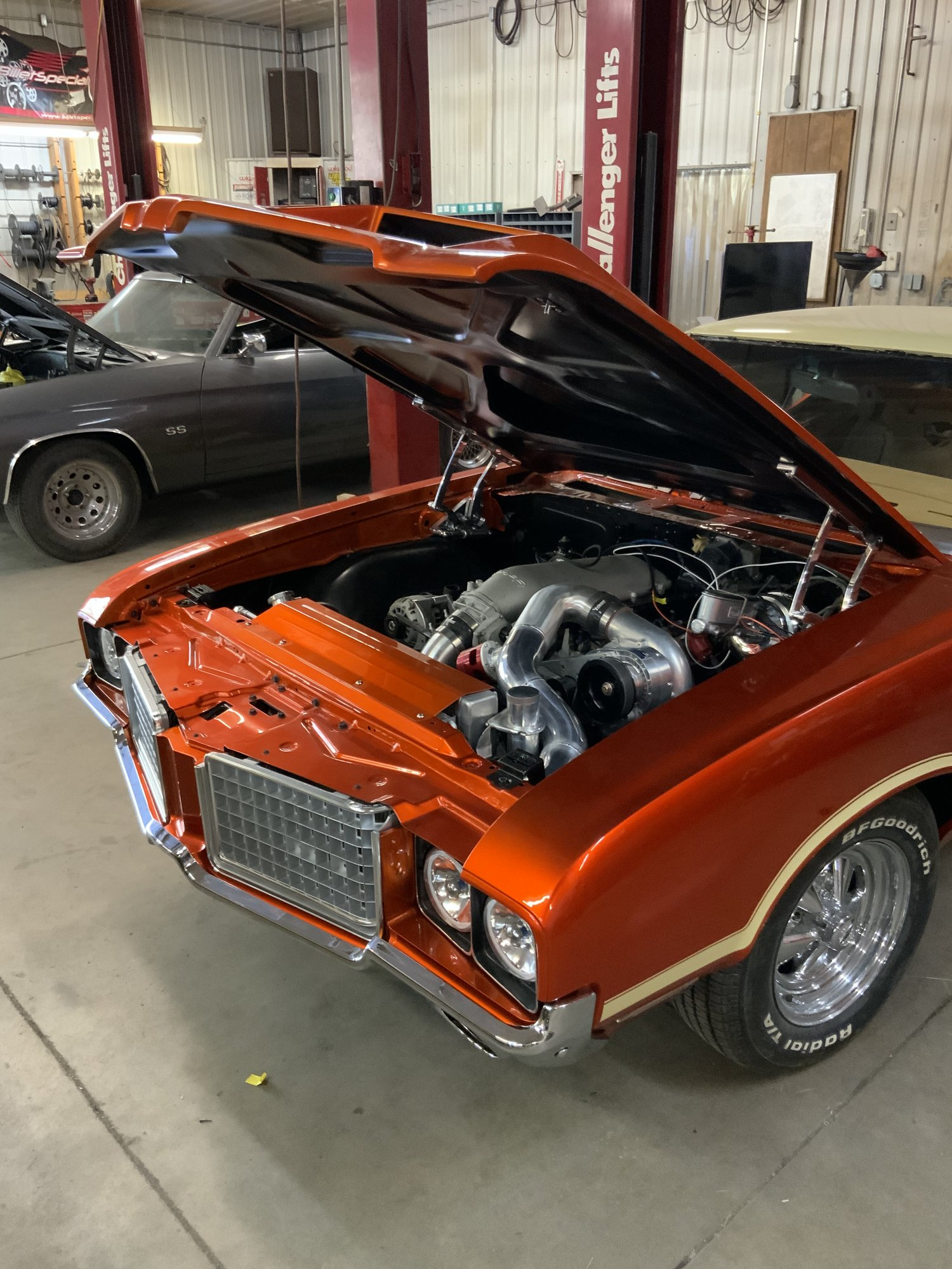 1972-Cutlass-old-car-restoration-hot-rod-factory-cars-bodywork-rebuild(77).png