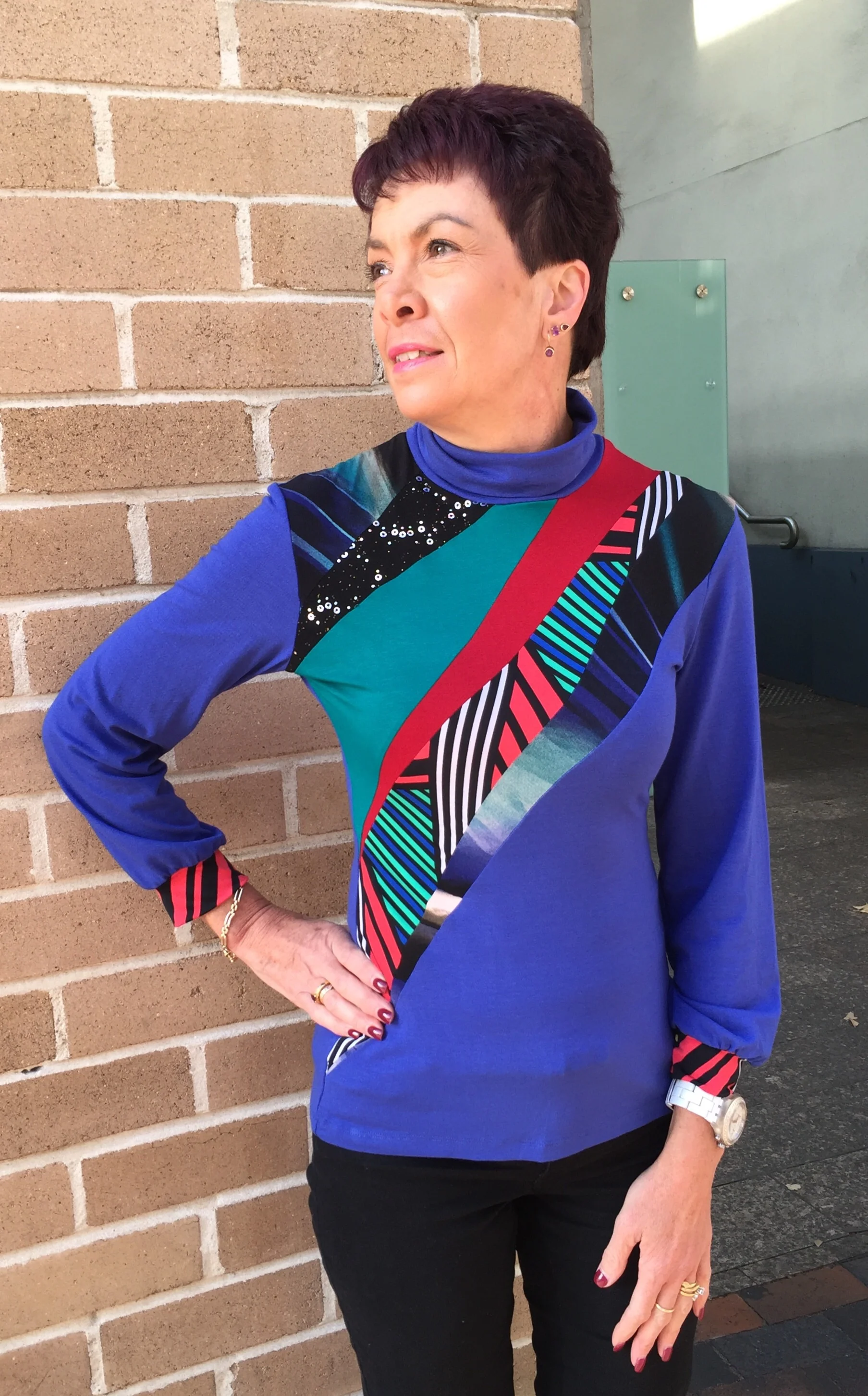 I think the colours and prints on this version of the Jigsaw Skivvy are virtually perfect with each other! One of my favorites!
