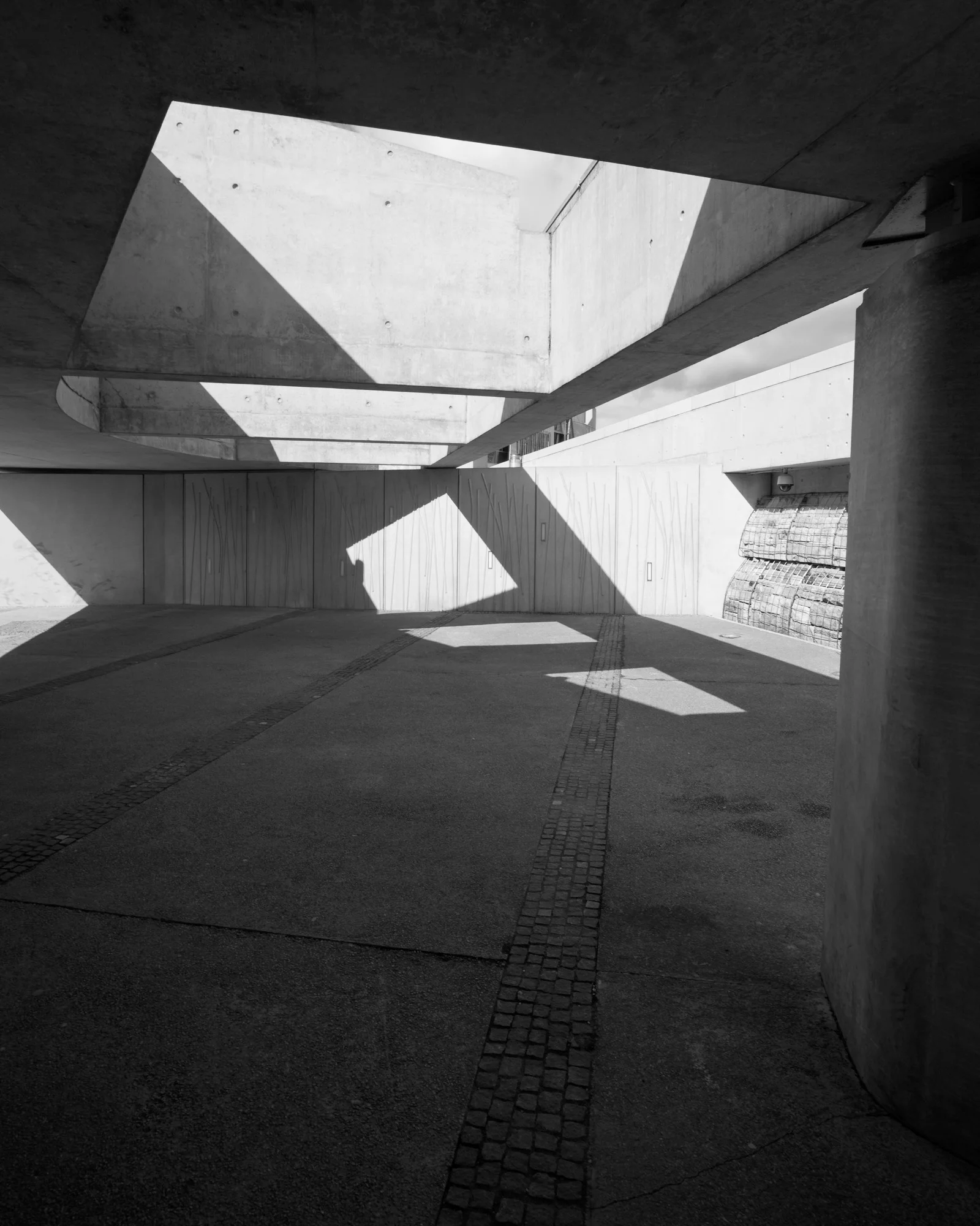 andrewfrasz_travel_bw-4.jpg