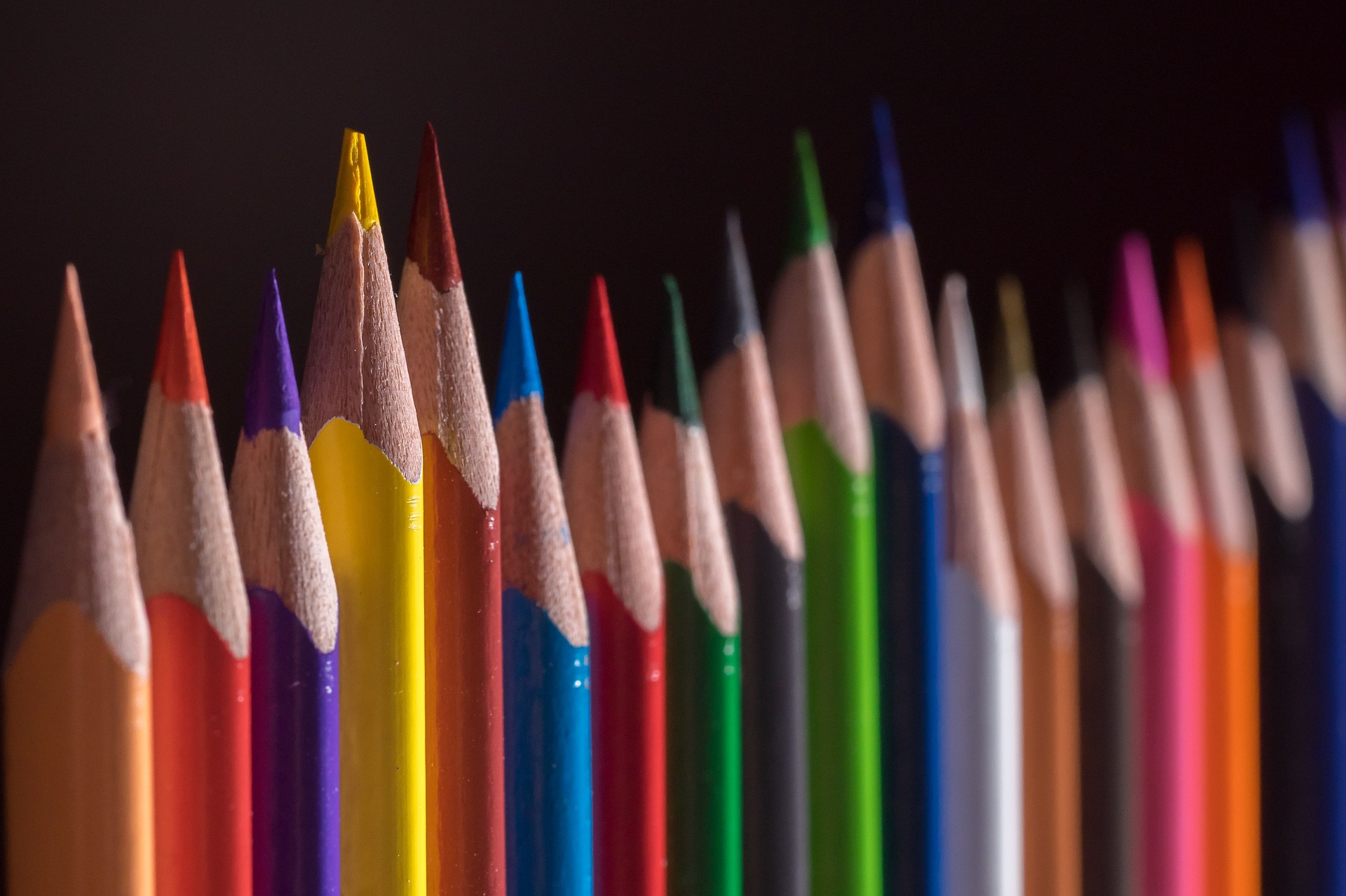 let's speak french brisbane - image of coloured pencils