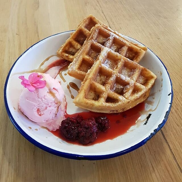 Happy Valentines! 
Come and dine with us with your special someone and dessert waffles are on us! 
Book now! 
Hello@postofficepublichouse.co.nz
#valentines 
#valentines_day