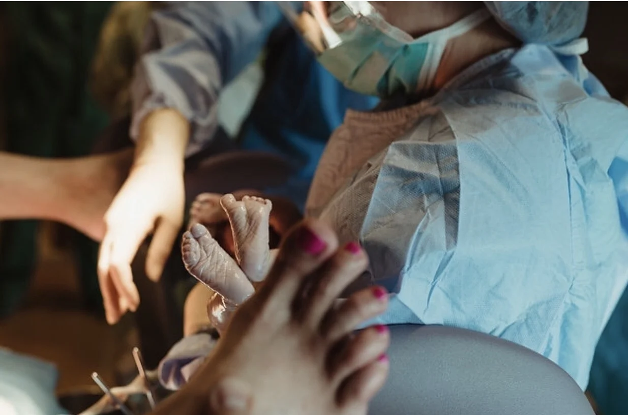 KOURTNEY TOES.png