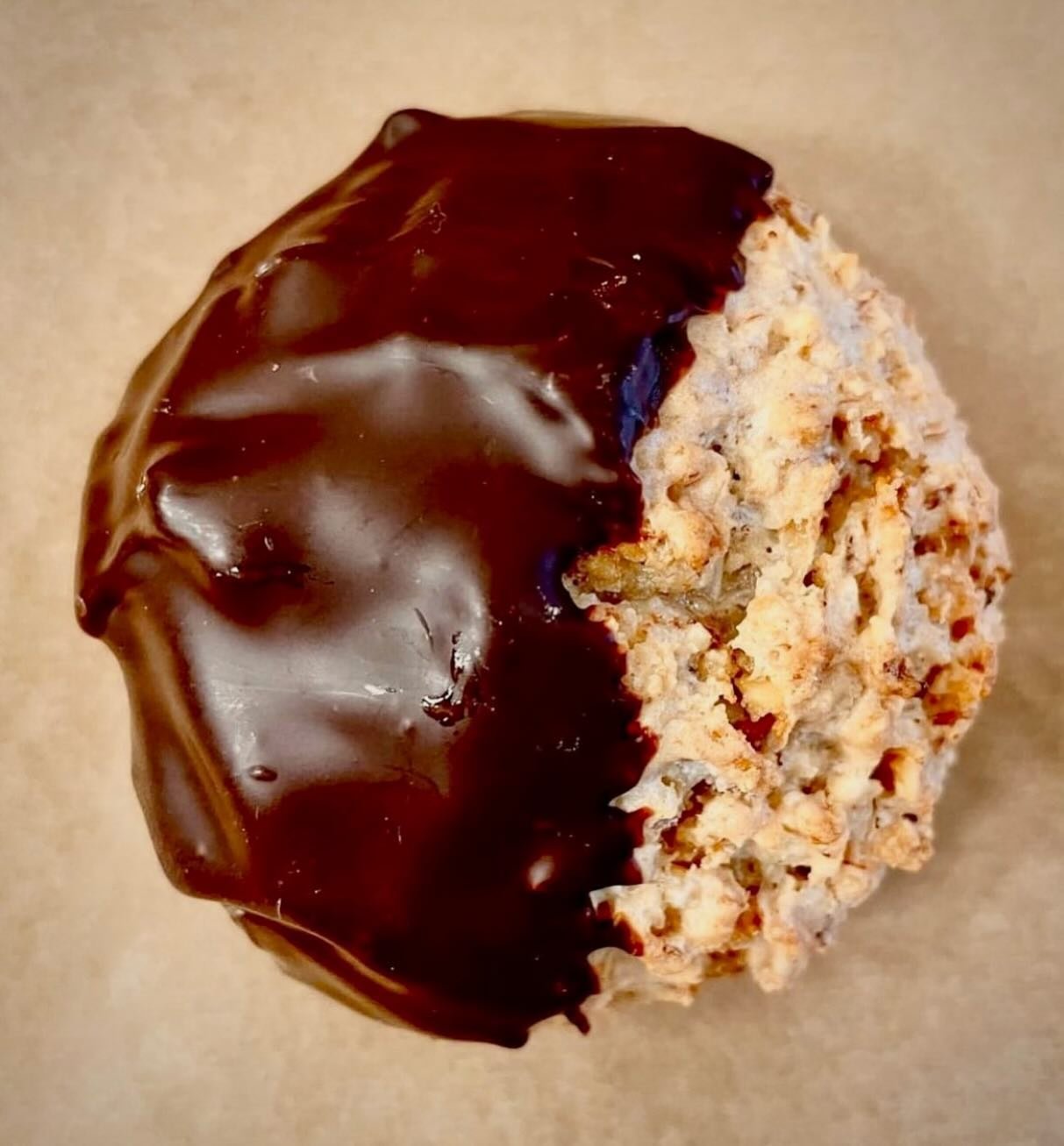 Chocolate-dipped macaroons (unleavened, of course!) on shelves Wednesday for Passover! Available all week while supplies last.

#bayareapassover #passover #eastbay #eastbayeats #emeryville #oaklandeats #berkeleyeats