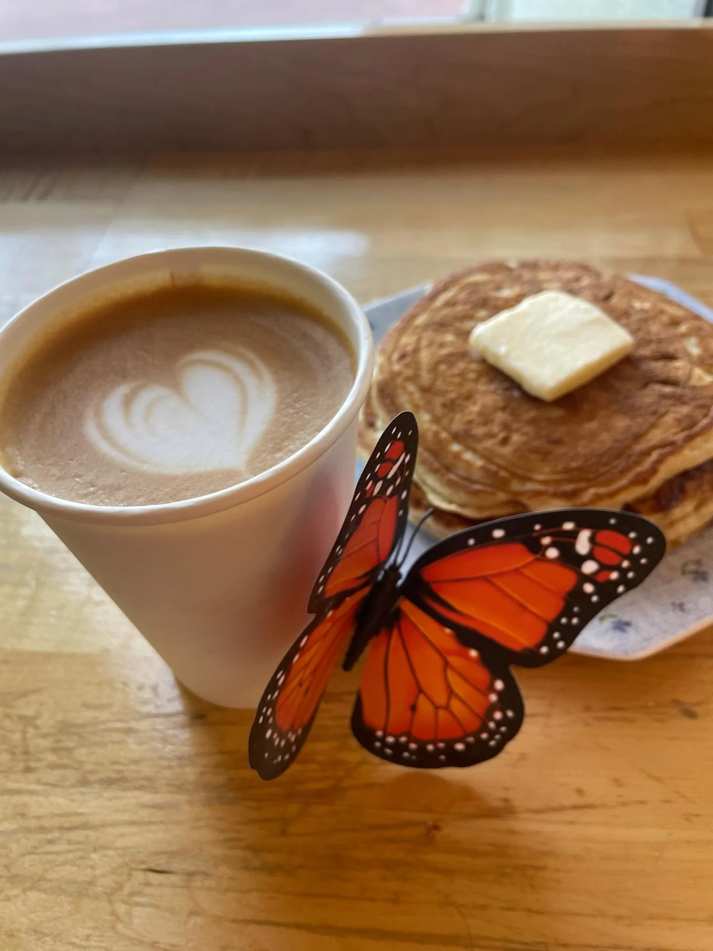 Flapjack Latte &amp; French Toast Latte, available this month only, while supplies last! Buttery, syrupy, and cinnamon-y. WAKE UP and smell the breakfast! IT&rsquo;S 2026!!

#eastbayeats #oaklandfoodie #emeryville #cafe #sfbay