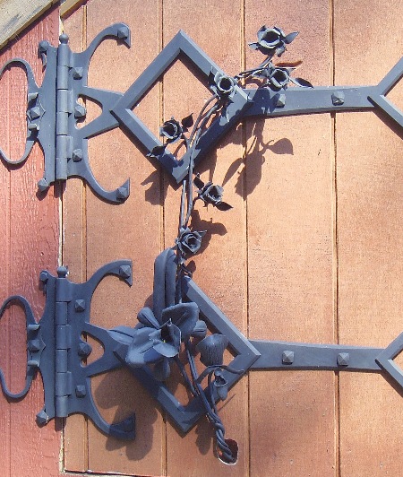 Left side hinge with six roses and two orchids.
