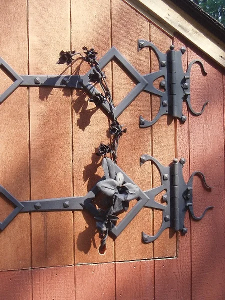 This is the right side hinge with six roses and two orchids.