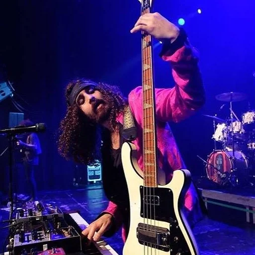 Ian-Peres-Wolfmother.jpg