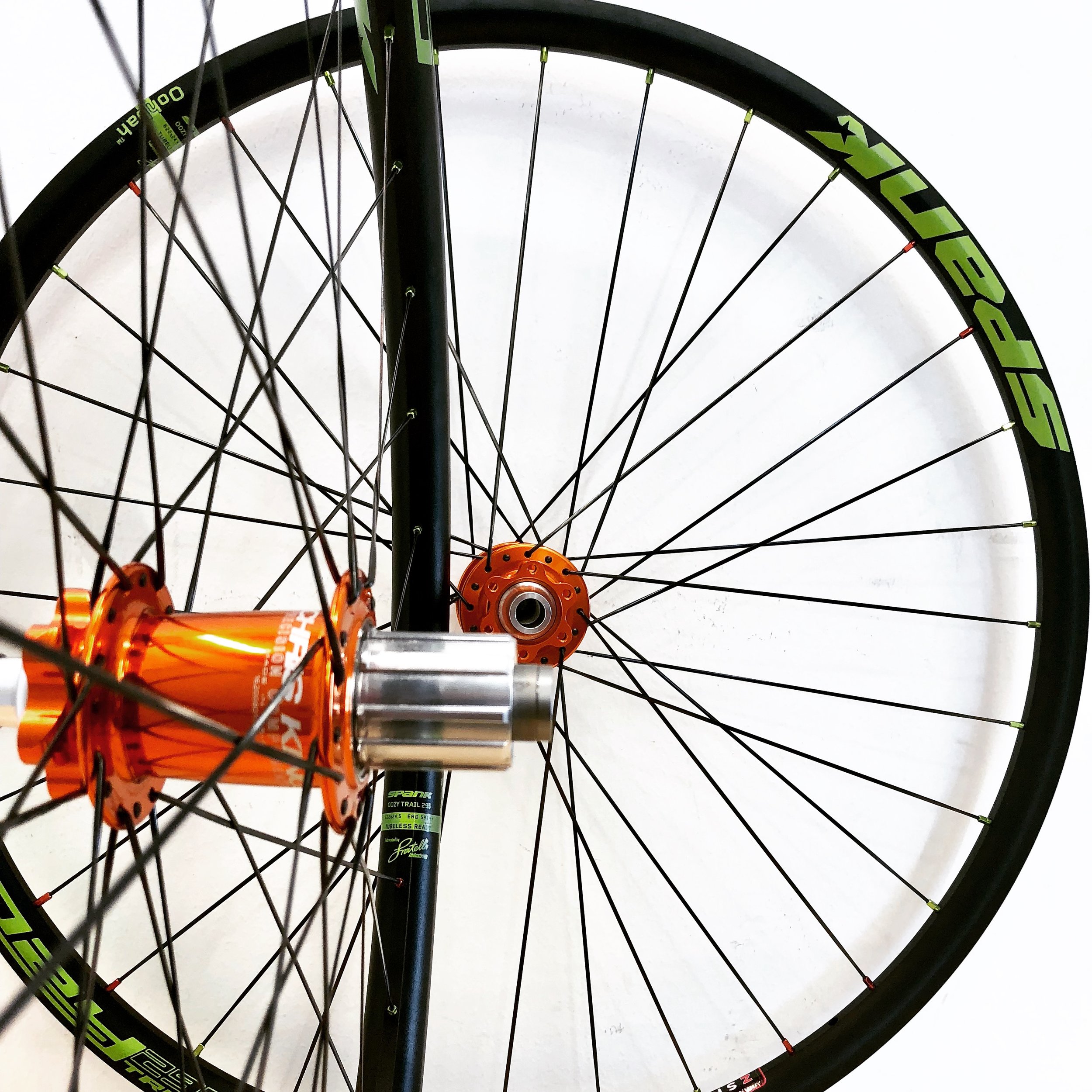 Chris King ISO Mango, Spank Oozy 295 29"