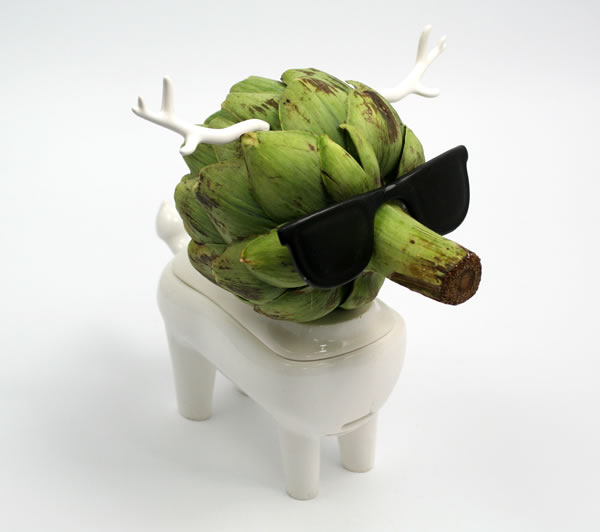 We created and produced a Earthings creature kit sent to influencers across the country. When assemble each creature came to life welcoming them to Earth Month and the Earthling family.