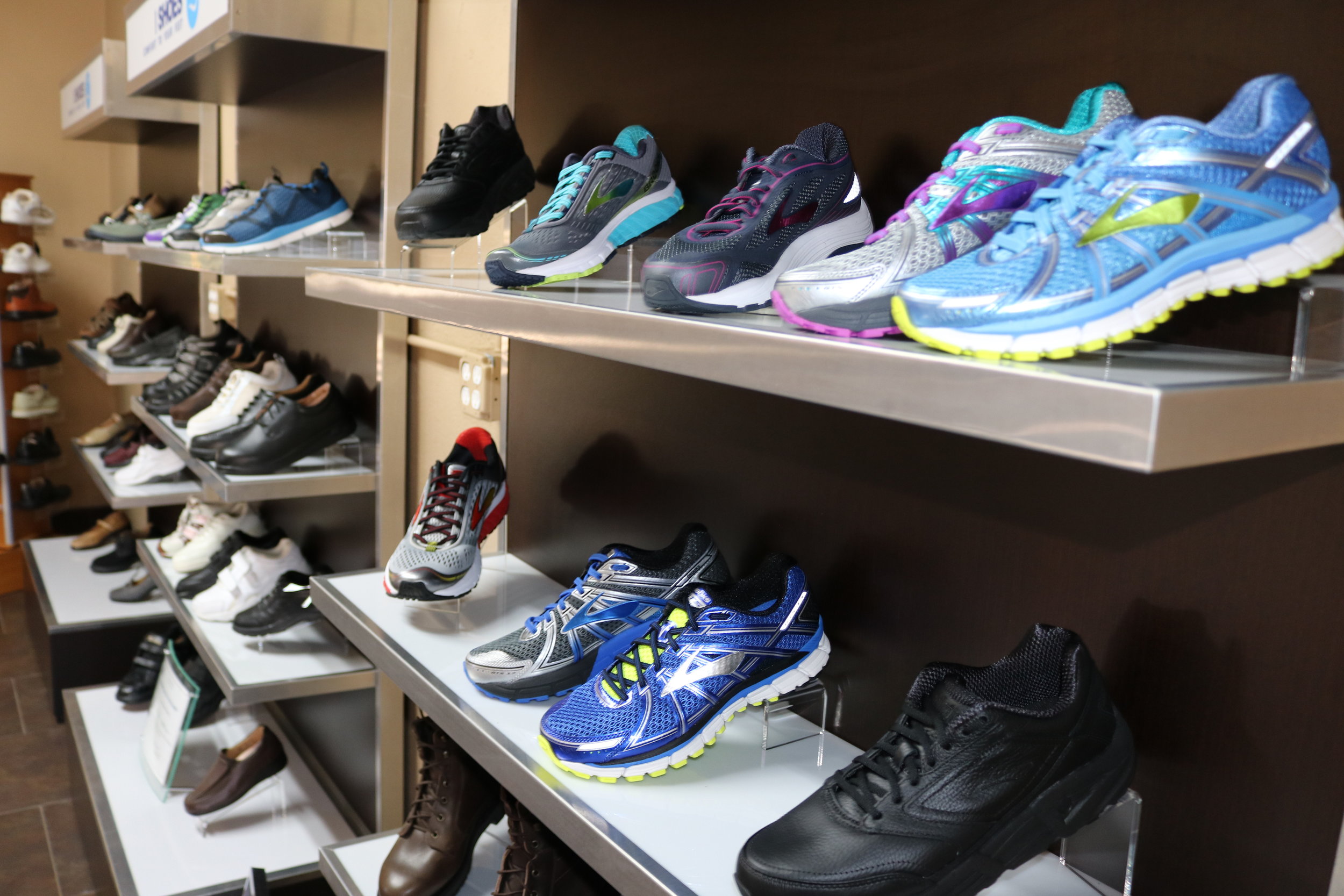 stores that sell brooks sneakers