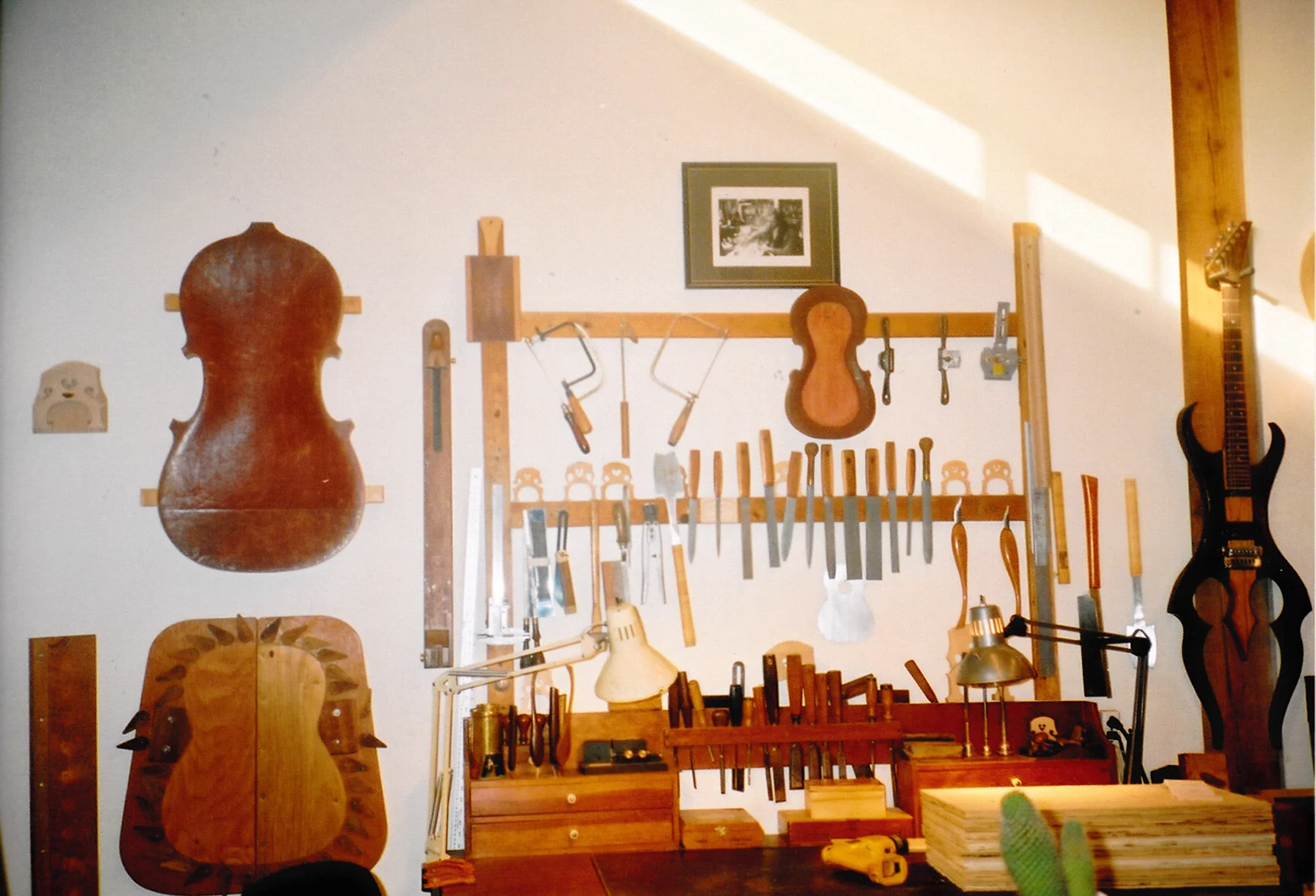 Attelier de Daniel_Luthier_NEW.jpg