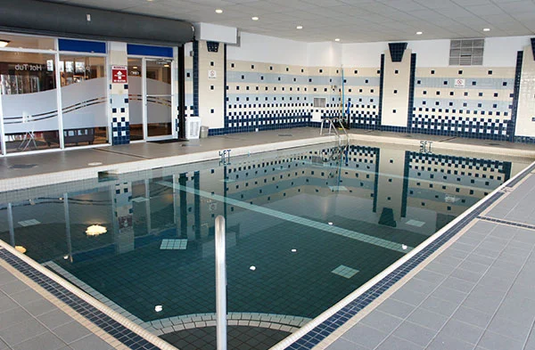 south_calgary_hotel_pool_o.jpg